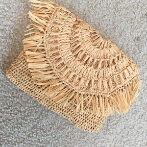 MAR Y SOL/HAND RAFFIA”MlA”WOVEN STRAW FRINGE CLUCH/ NEW